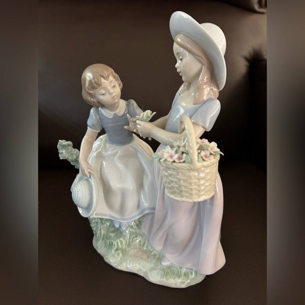 Lladro Cream and Pink Decor Accent Figurine